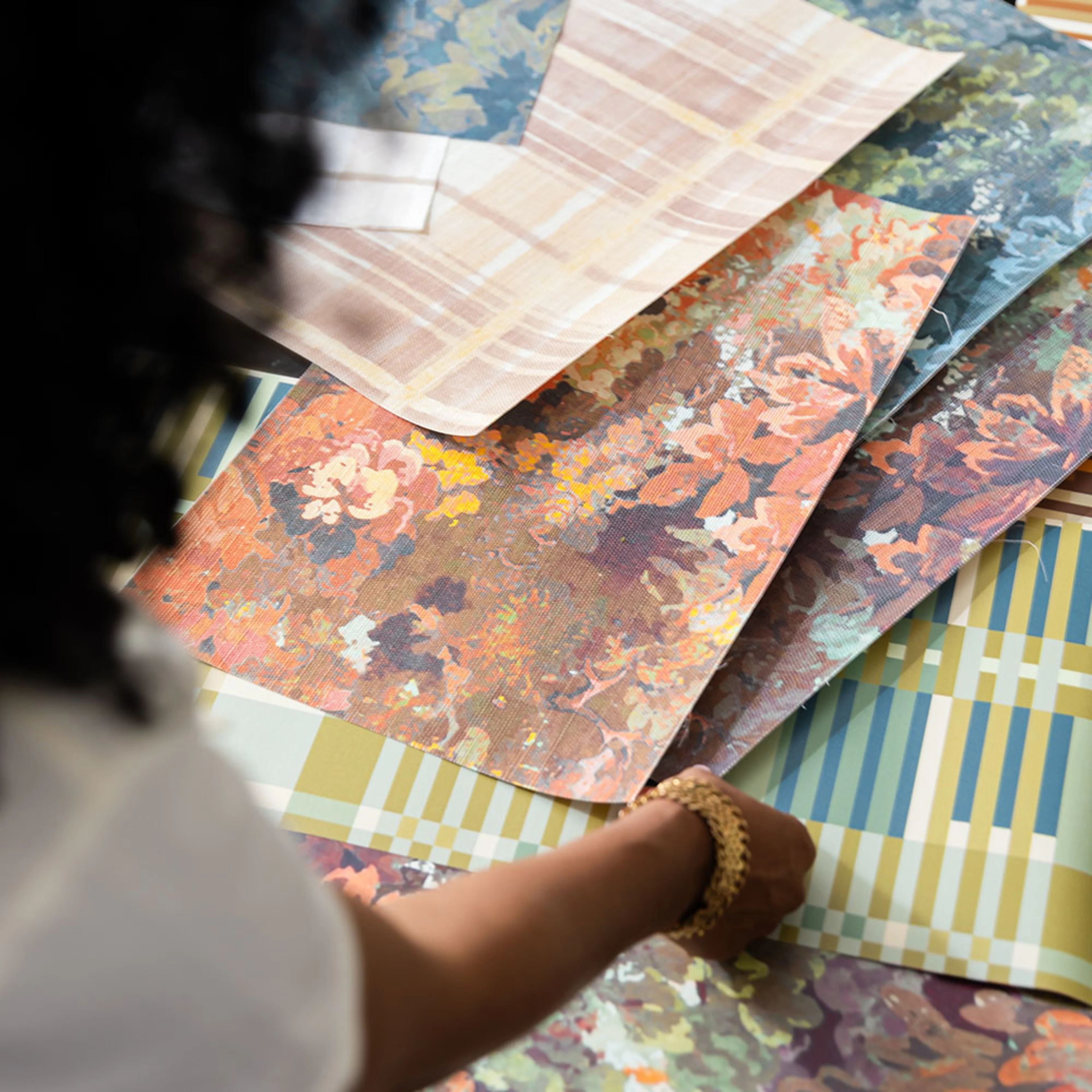 Artist hand painting flowers